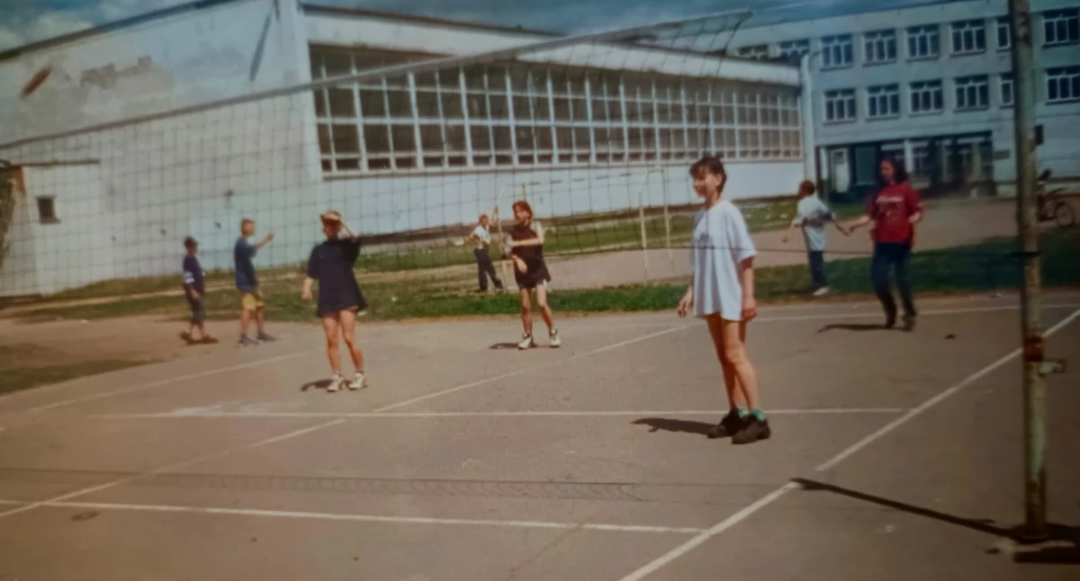Szkoła Podstawowa nr 2 w Pruszkowie czeka na wspomnienia absolwentów. 40-lat minęło