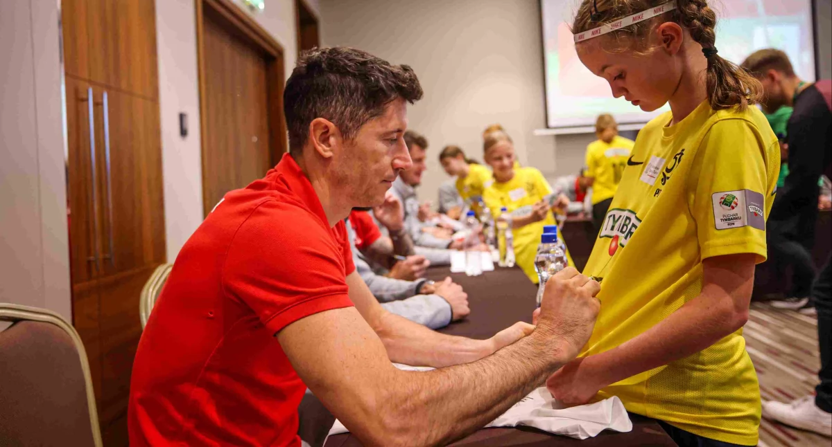 Lewandowski, Zieliński, Zalewski i Puchacz odpowiadają na pytania  zwycięzców XXIV edycji Pucharu Tymbarku!