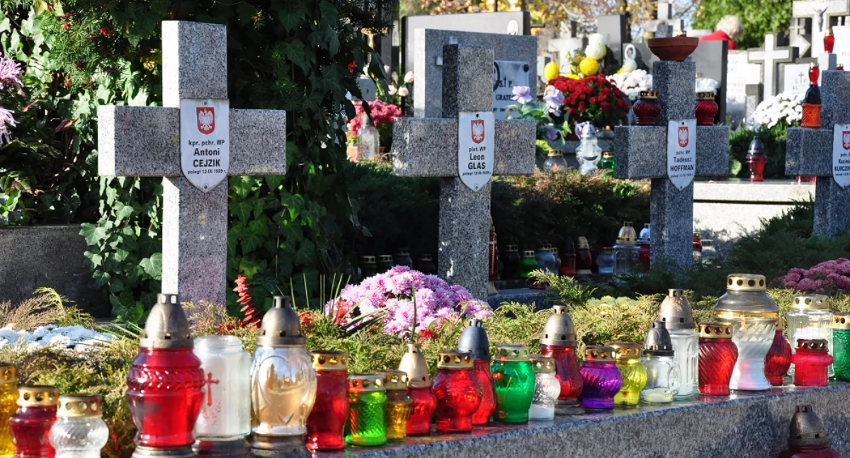 Zaduszkowe wspomnienie o Antonim Cejziku pochowanym na brwinowskim cmentarzu