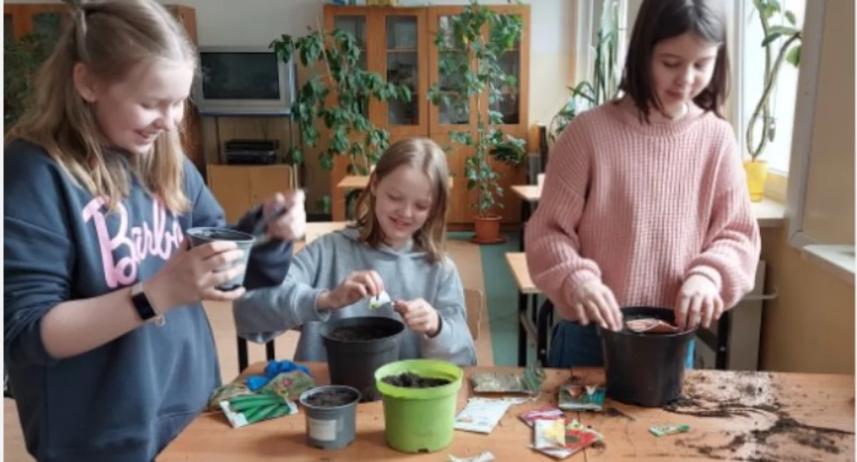 Gmina Brwinów - Owoce pracy szkolnych ogrodników