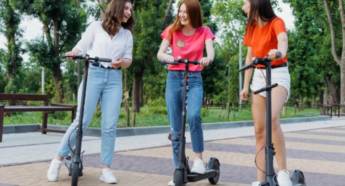Bezpieczna jazda na hulajnodze elektrycznej – przypomnienie zasad