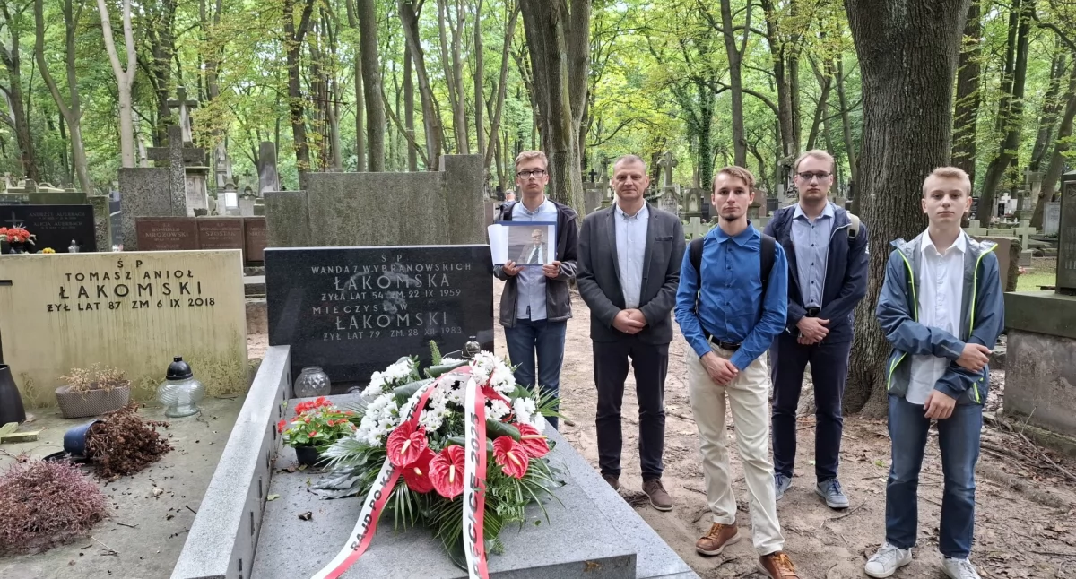 „Póki nas ktoś pamięta, wciąż żyjemy”. Wprowadzenie do 59. Rajdu „Po kamienistej drodze” do Pęcic