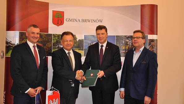 Ponad 8,3 mln zł z UE na budowę dróg rowerowych i renowację pałacu w Brwinowie