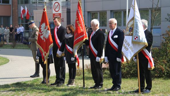 Szkoły przy ul. Gomulińskiego w Pruszkowie uczciły katyńską rocznicę