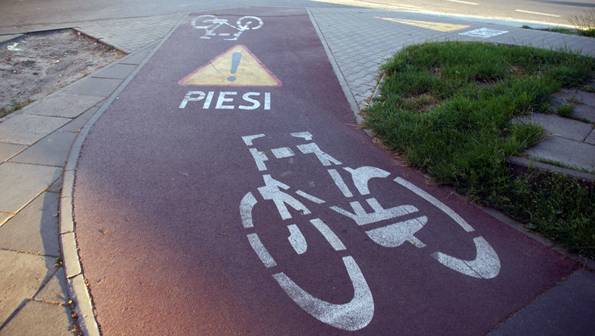 Ponad 140 km ścieżek rowerowych, ponad 2 tys. miejsc parkingowych dla samochodów i prawie 800 dla ro