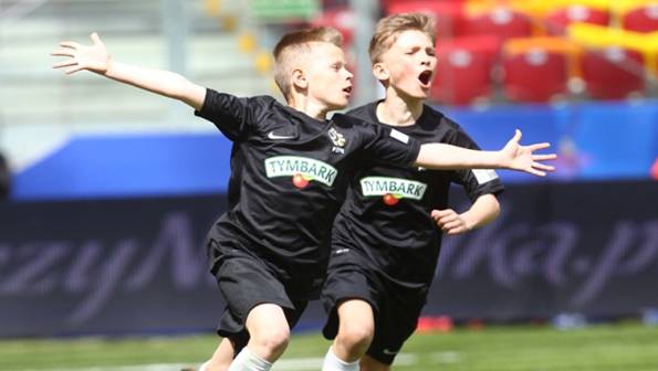 Gra o finał na Stadionie Narodowym rozpoczęta. 320 tys. dzieci w XVI edycji Turnieju „Z Podwórka na 