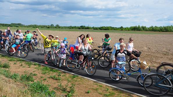 Przejazd masy rowerzystów z Brwinowa do Parzniewa
