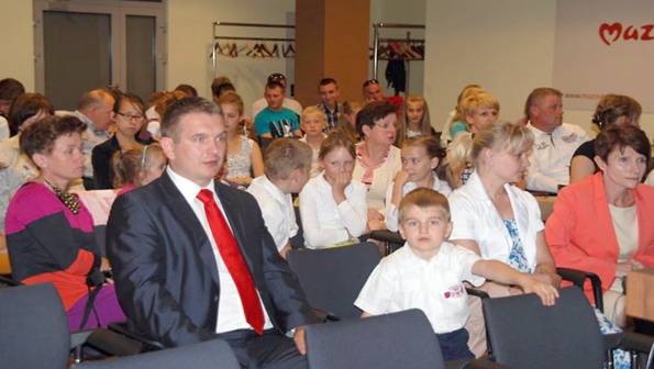 Uczniowie zebrali makulaturę i wygrali