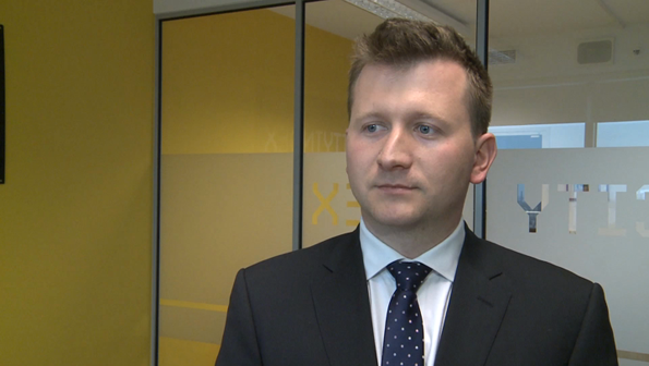 Złoty odporny na konflikt na Ukrainie. Umocnić go do euro może ogłoszenie programu pomocowego przez 