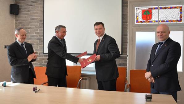 Nowe gimnazjum w Otrębusach