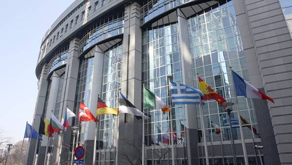 Jak Parlament Europejski ułatwia życie konsumentów? Debata „Przychodzi Polak do... czyli jak nie kup