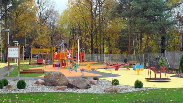 Nowy plac zabaw w Komorowie - Granica