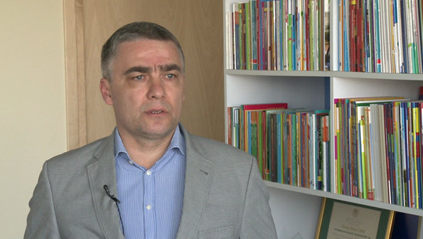 W tym roku podręczniki droższe, bo wzrosły koszty zakupu papieru i dystrybucji. Wydawcy pomagają jed