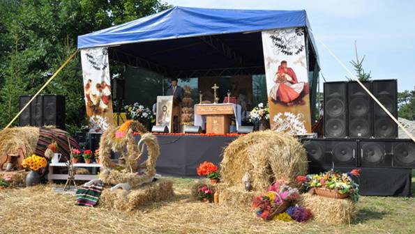 Gminne dożynki w Żółwinie   