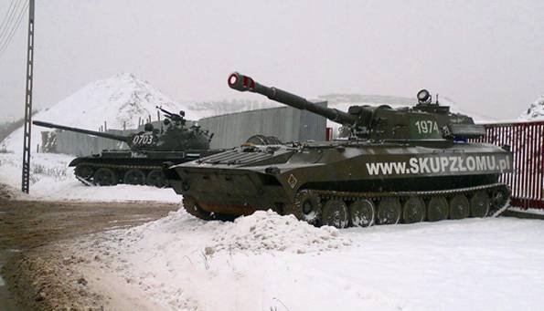 Czołg T-55 ozdobą skupu złomu