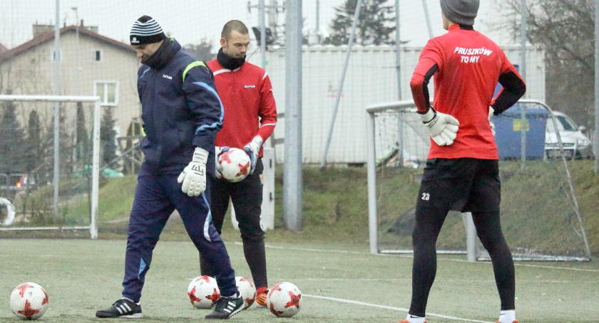 Znicz Pruszków II liga - mecz kontrolny z III ligową POLONIĄ Warszawa