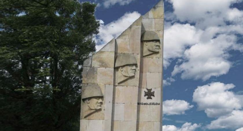 Remont pruszkowskiego Pomnika Pamięci Żołnierzy 36 Pułku Piechoty Legii Akademickiej