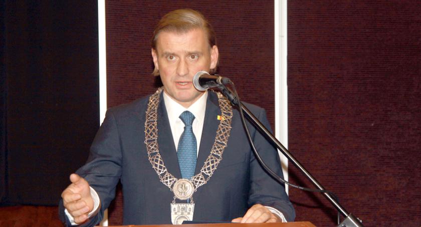 Nowo wybrany prezydent Pruszkowa Paweł Makuch zaprzysiężony na pierwszej sesji Rady Miasta