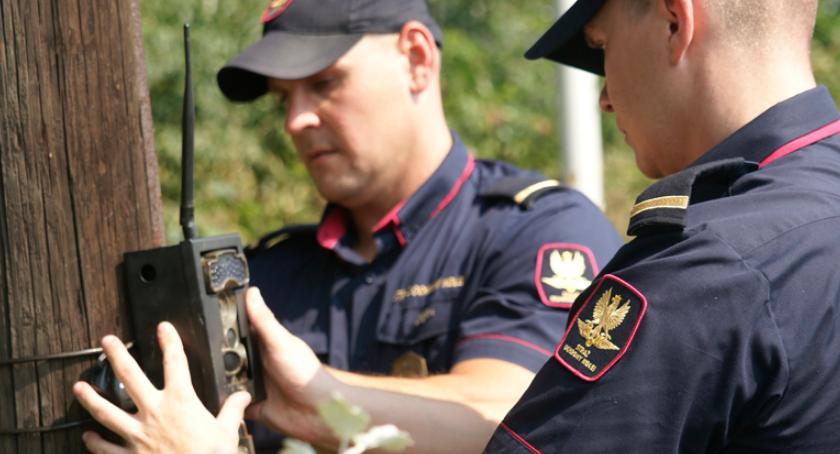 W Sochaczewie 45-latek rozkręcał tory – wpadł dzięki foto-pułapce