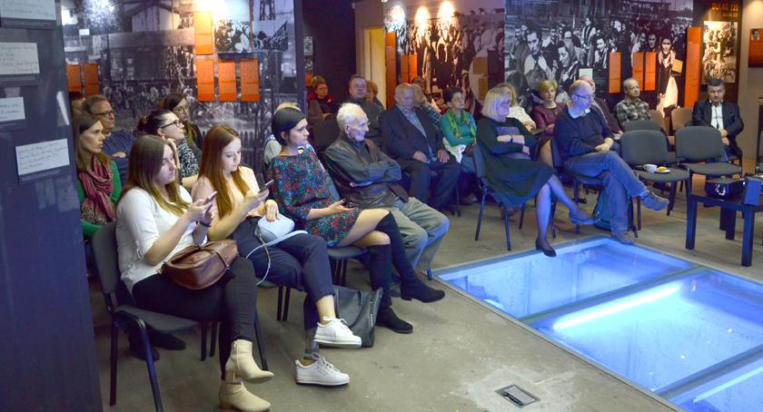 Wystawa w Muzeum Dulag 121 nspirowana przeżyciami profesora Władysława Bartoszewskiego