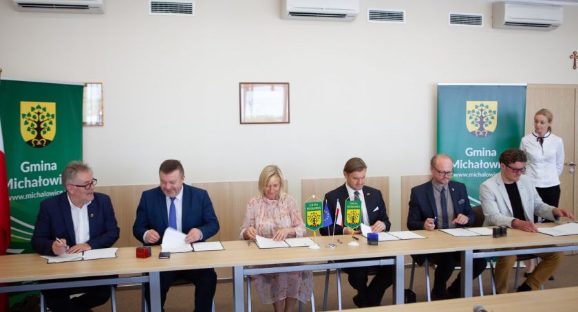 Gmina Michałowice zawarła umowy partnerskie z pięcioma samorządami