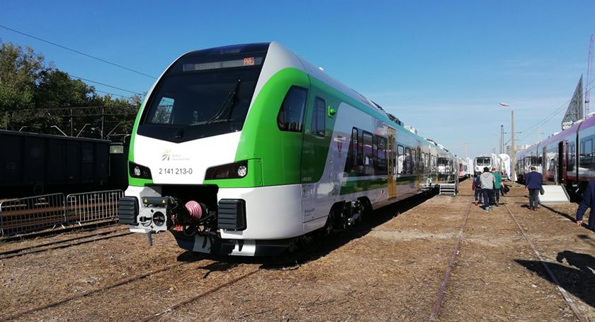 Stadler prezentuje pierwszy nowy elektryczny zespół trakcyjny typu FLIRT dla Kolei Mazowieckich
