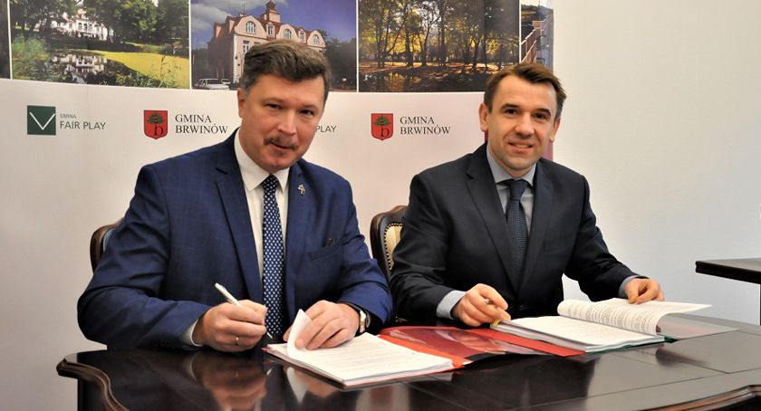 Podpisana umowa na obsługę komunikacji miejskiej w gminie Brwinów