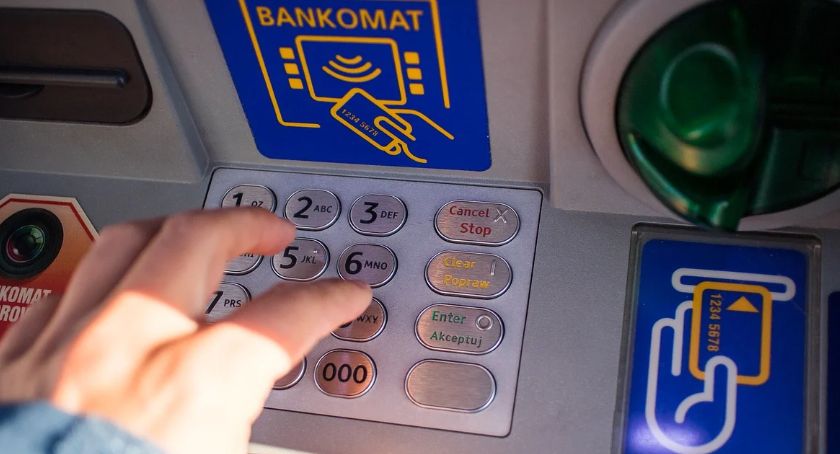 Zasiłki wypłacane są z opóźnieniem. Winny koronawirus