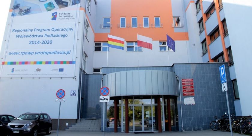 Budynki odkażone, urzędnicy wracają do pracy. Ale znów pojawiła się osoba zakażona