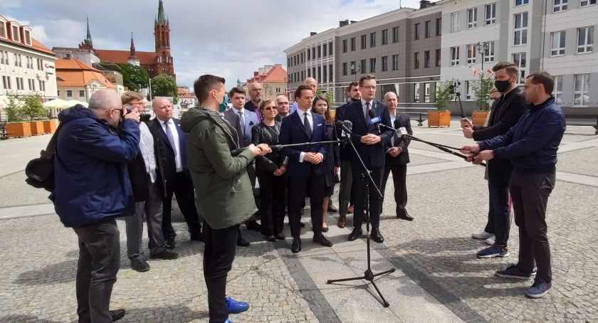 W Białymstoku Krzysztof Bosak zaczął swoją kampanię od pochwalenia białostoczan