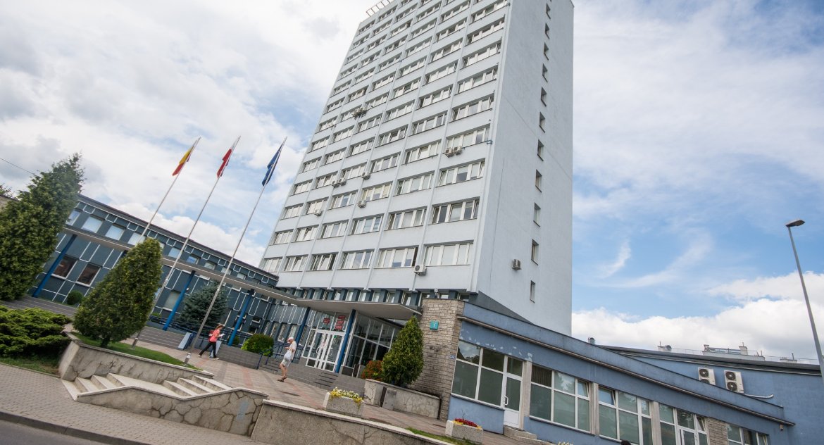 Urzędnicy, dyrektorzy szkół, prezydenci – zajmują się kampanią Trzaskowskiego