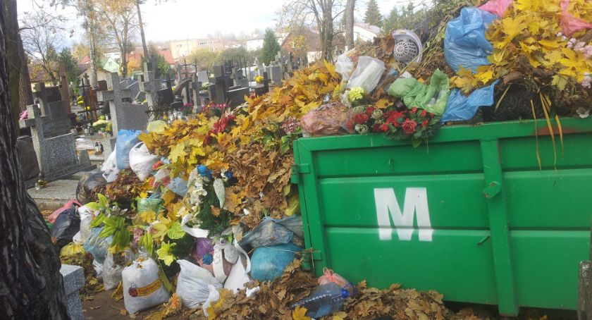 Urzędnicy z białostockiego magistratu odkryli, że na cmentarzach nikt nie mieszka