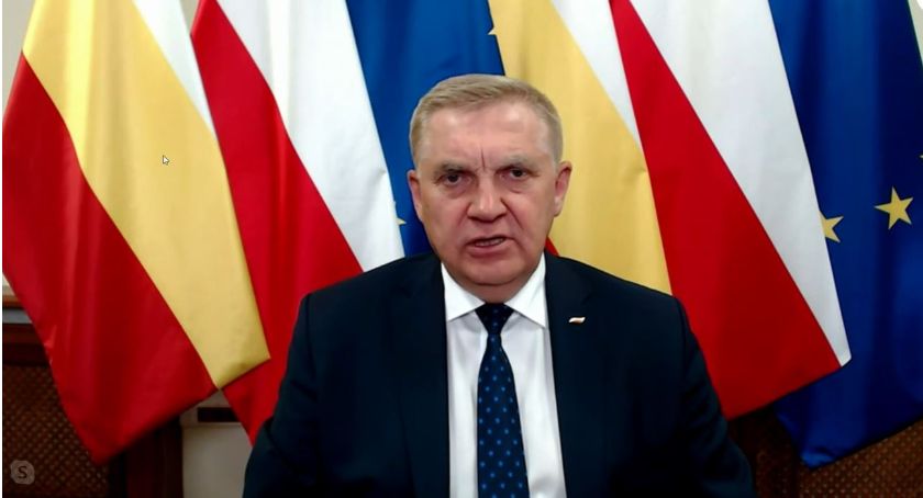 Telewizja Polska budzi obrzydzenie Tadeusza Truskolaskiego, dlatego on sam lajkuje zupełnie „nieobrzydliwe” komentarze