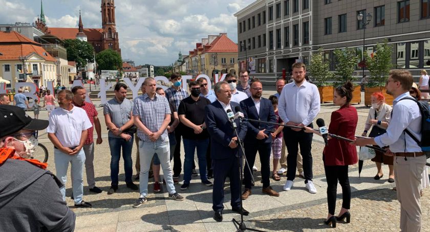 Marek Jakubiak proponuje podatek przychodowy w wysokości 1 proc. i broni dobrego imienia Białegostoku