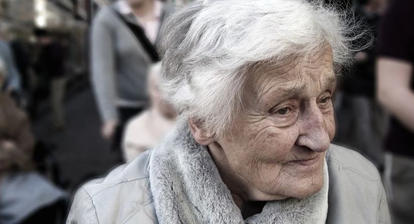 Kilkudziesięciu stulatkow pobiera specjalne emerytury, nawet jeśli nigdy nie pracowali