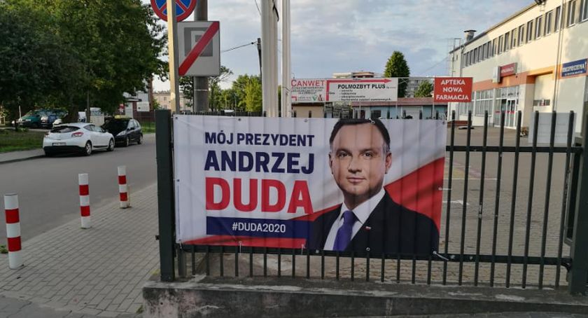 Walka banerowa trwa. Jest prośba o interwencję Policji