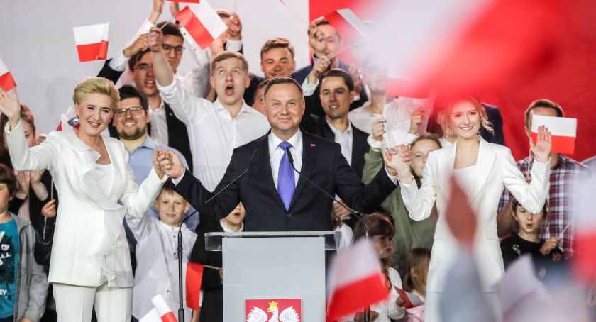 Andrzej Duda zwiększa przewagę nad Rafałem Trzaskowskim
