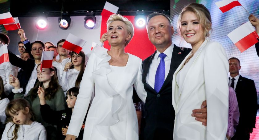 Wyniki late poll z 90 proc. komisji dają zwycięstwo Andrzejowi Dudzie