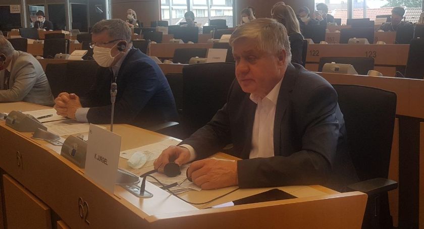Nieuczciwe rejestrowanie znaków towarowych na rynku chińskim. Po stronie unijnych producentów staje Krzysztof Jurgiel