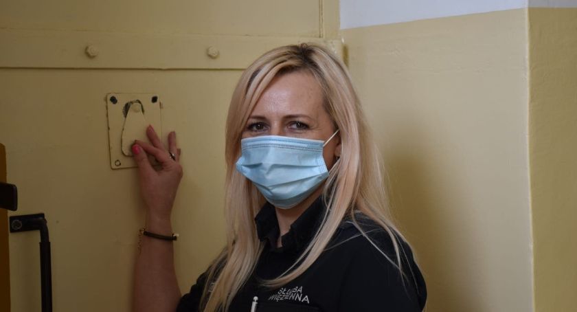 Podlaskie więzienia w czasie epidemii: brak widzeń, przepustek i nabożeństw, dłuższe telefony