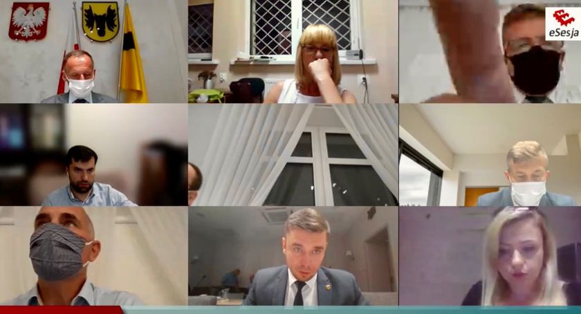 Zaczęło się od próby zmiany przewodniczącego, skończyło na nie udzieleniu absolutorium