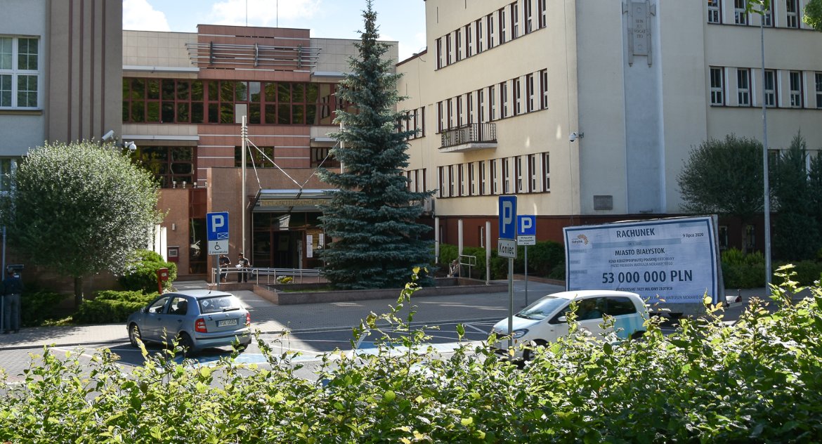 Do kasy Białegostoku trafiło prawie 39,5 mln złotych. To pomoc od rządu. Czy stanie teraz przyczepka z podziękowaniem?