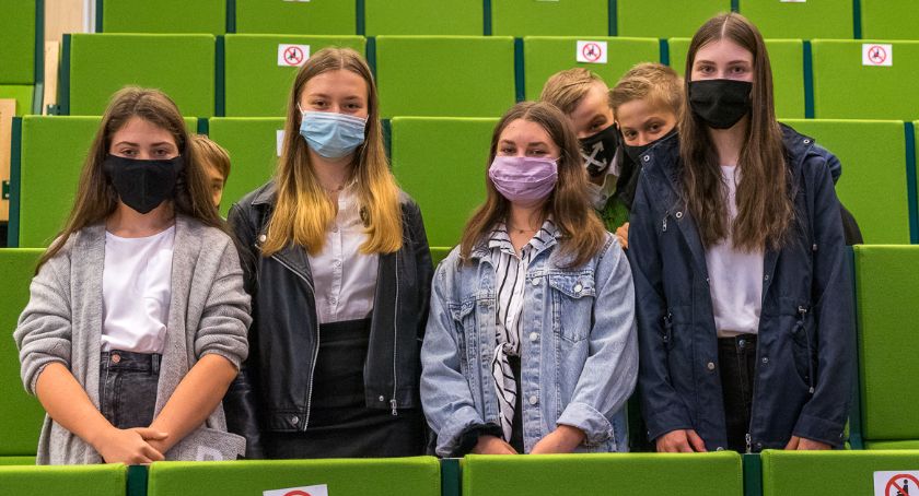 Wykłady i eksperymenty dla uczniów