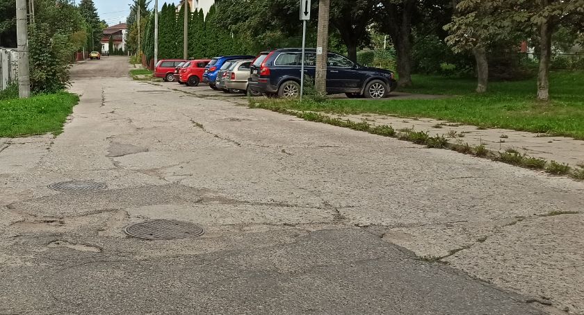 Pieniądze z Funduszu Inwestycji Lokalnych powinny pójść na drogi osiedlowe?