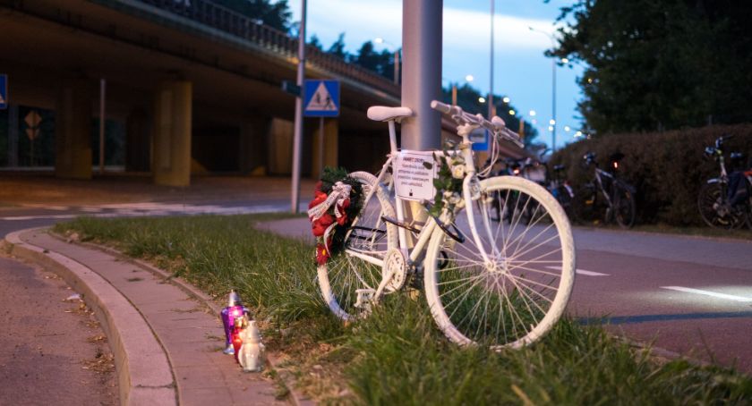 W miejscu śmiertelnego wypadku rowerzysty stanął rower – duch 