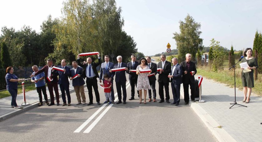 Kierowcy mogą jechać już nowo otwartą drogą Gąsówka-Skwarki – Gąsówka-Osse
