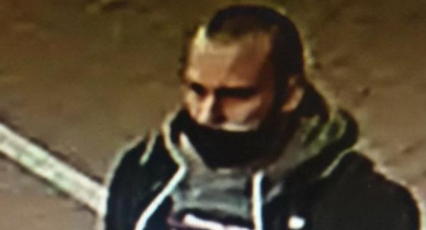 Ten mężczyzna jest podejrzewany o uszkodzenie ciała. Poszukuje go Policja