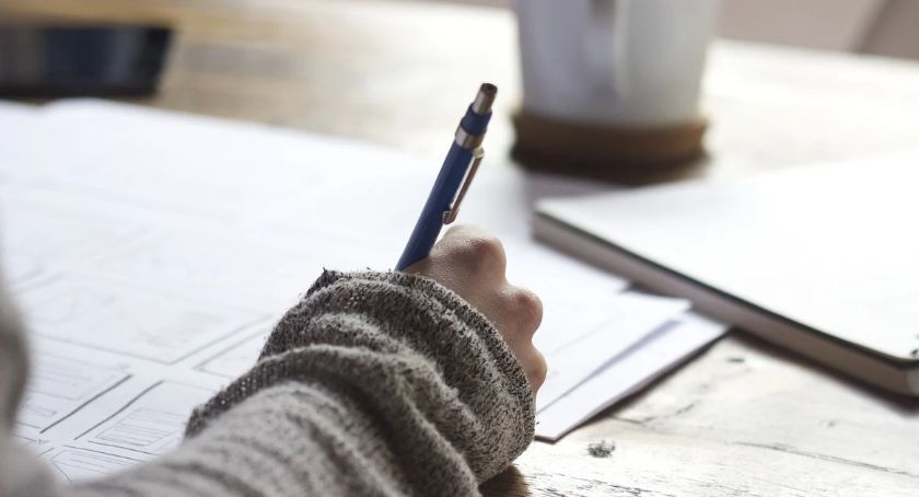 Renta rodzinna. Studenci muszą donieść zaświadczenia, bo przelewy będą wstrzymane