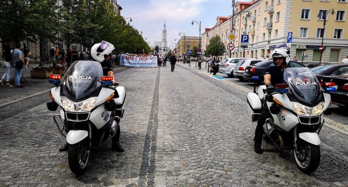 Szef gabinetu marszałka województwa nie przewodniczył nielegalnemu zgromadzeniu. Sąd go uniewinnił