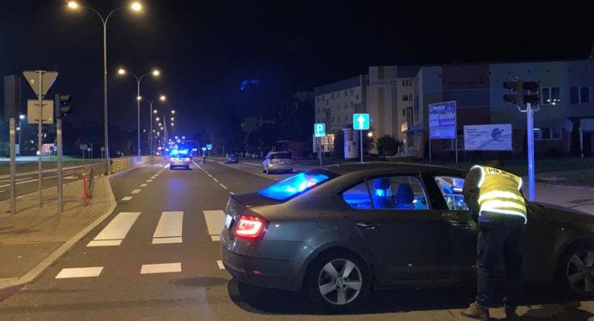 Potrącił na pasach ojca z synem i uciekł. Policja szuka sprawcy i świadków zdarzenia